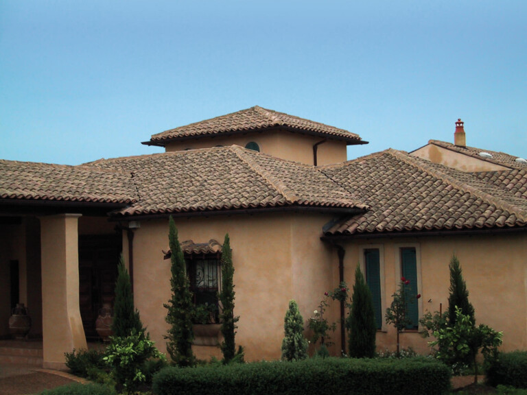 Curved Lucentum Roof Tile Image
